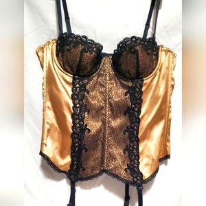 NWOT Metallic Gold Satin Corset, Black Lace, garters, Size 36 vintage costume